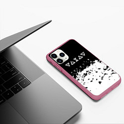 Чехол iPhone 11 Pro матовый Ведьмак краски текстура, цвет: 3D-малиновый — фото 2