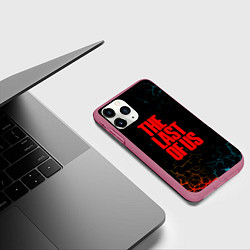 Чехол iPhone 11 Pro матовый Одни из нас текстура зомби, цвет: 3D-малиновый — фото 2