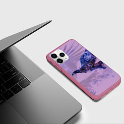 Чехол iPhone 11 Pro матовый Летящий орел и ночной город двойная экспозиция, цвет: 3D-малиновый — фото 2