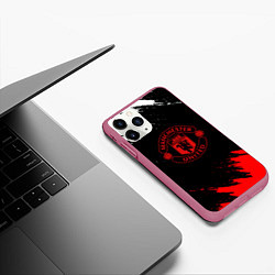 Чехол iPhone 11 Pro матовый Манчестер Сити краски, цвет: 3D-малиновый — фото 2