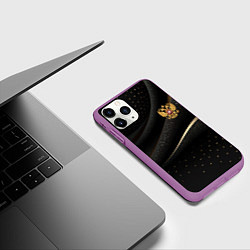 Чехол iPhone 11 Pro матовый Золотой герб России на черно-золотой текстуре, цвет: 3D-фиолетовый — фото 2