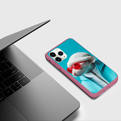 Чехол iPhone 11 Pro матовый Крыса в шапке, цвет: 3D-малиновый — фото 2