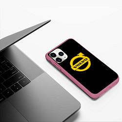 Чехол iPhone 11 Pro матовый Volvo yellow logo, цвет: 3D-малиновый — фото 2