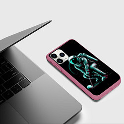 Чехол iPhone 11 Pro матовый Космонавт играет в гольф, цвет: 3D-малиновый — фото 2