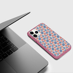 Чехол iPhone 11 Pro матовый Абстрактный паттерн: пятна и плывущие формы, цвет: 3D-малиновый — фото 2