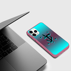 Чехол iPhone 11 Pro матовый Doom gradient logo, цвет: 3D-малиновый — фото 2