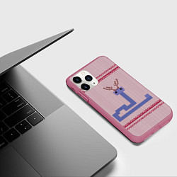 Чехол iPhone 11 Pro матовый Новогодняя змейка узор, цвет: 3D-малиновый — фото 2