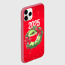 Чехол iPhone 11 Pro матовый Новогодний венок из змейки 2025, цвет: 3D-малиновый — фото 2