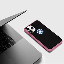Чехол iPhone 11 Pro матовый Железный Человек - Дуговой реактор, цвет: 3D-малиновый — фото 2