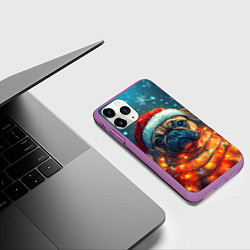 Чехол iPhone 11 Pro матовый Бульдог новогодний в гирлянде, цвет: 3D-фиолетовый — фото 2