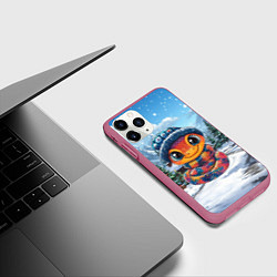 Чехол iPhone 11 Pro матовый Милая змейка на новогоднем фоне, цвет: 3D-малиновый — фото 2