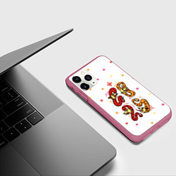 Чехол iPhone 11 Pro матовый 2025 змея из русского лубка, цвет: 3D-малиновый — фото 2