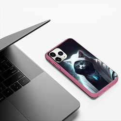 Чехол iPhone 11 Pro матовый Инопланетный белый кот, цвет: 3D-малиновый — фото 2