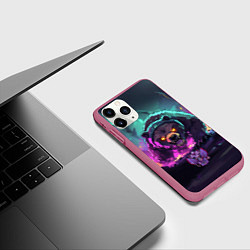 Чехол iPhone 11 Pro матовый Атакующий русский медведь, цвет: 3D-малиновый — фото 2