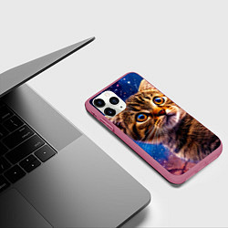 Чехол iPhone 11 Pro матовый Шотландская прямоухая кошка в космосе, цвет: 3D-малиновый — фото 2
