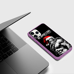 Чехол iPhone 11 Pro матовый Все дуреют с этого Деда Мороза, цвет: 3D-фиолетовый — фото 2