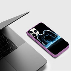 Чехол iPhone 11 Pro матовый Черные бойцовские перчатки в дыму, цвет: 3D-фиолетовый — фото 2