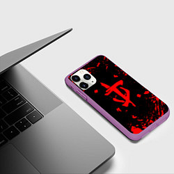 Чехол iPhone 11 Pro матовый Doom красные краски, цвет: 3D-фиолетовый — фото 2