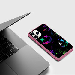 Чехол iPhone 11 Pro матовый Неновые краски - лица крипи смайл, цвет: 3D-малиновый — фото 2