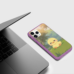 Чехол iPhone 11 Pro матовый Маленький утенок на поляне, цвет: 3D-фиолетовый — фото 2