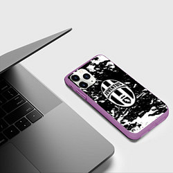Чехол iPhone 11 Pro матовый Ювентус белые штрихи красок, цвет: 3D-фиолетовый — фото 2