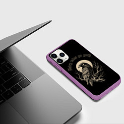Чехол iPhone 11 Pro матовый Ворона сидит на ветке на фоне полной луны, цвет: 3D-фиолетовый — фото 2