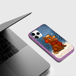 Чехол iPhone 11 Pro матовый Лошадка ловит снежинку, цвет: 3D-фиолетовый — фото 2