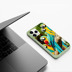 Чехол iPhone 11 Pro матовый Попугаи на ветке, цвет: 3D-салатовый — фото 2