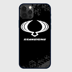 Чехол iPhone 12 Pro Max SsangYong speed на темном фоне со следами шин