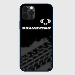 Чехол iPhone 12 Pro SsangYong speed на темном фоне со следами шин: сим