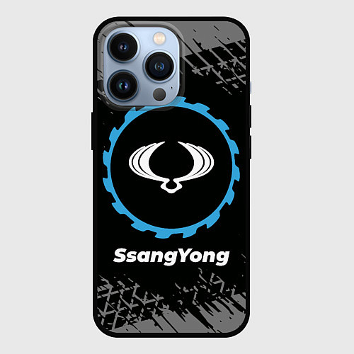 Чехол iPhone 13 Pro SsangYong в стиле Top Gear со следами шин на фоне / 3D-Черный – фото 1