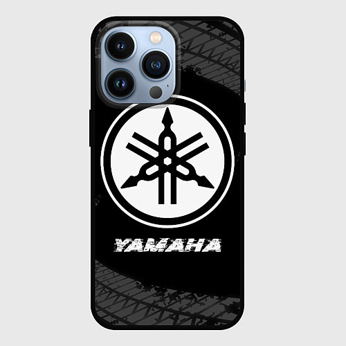 Чехол iPhone 13 Pro Yamaha speed на темном фоне со следами шин / 3D-Черный – фото 1