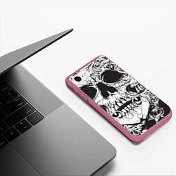 Чехол iPhone 7/8 матовый Потрескавшийся череп в узорах, цвет: 3D-малиновый — фото 2