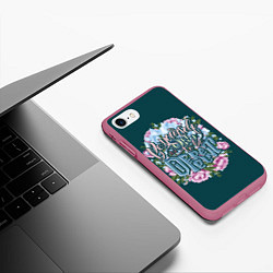 Чехол iPhone 7/8 матовый Леттеринг Its Ok to be different, цвет: 3D-малиновый — фото 2