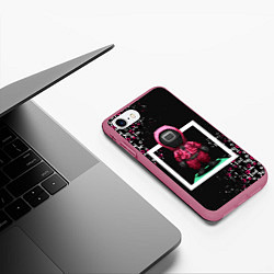 Чехол iPhone 7/8 матовый ИГРА В КАЛЬМАРА SQUID GAME СТРАЖ, цвет: 3D-малиновый — фото 2