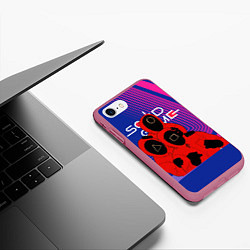 Чехол iPhone 7/8 матовый Игра в кальмара 3 персонажа, цвет: 3D-малиновый — фото 2