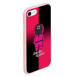 Чехол iPhone 7/8 матовый Игра в кальмара: Страж, цвет: 3D-светло-розовый — фото 2