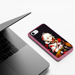 Чехол iPhone 7/8 матовый Каэдэхара Кадзуха с листочком в руках Геншин, цвет: 3D-малиновый — фото 2