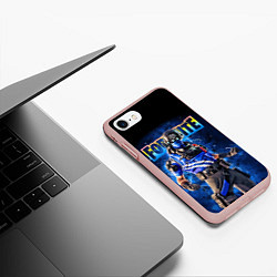 Чехол iPhone 7/8 матовый Fortnite Carbon Commando Плутон Персонаж Видеоигра, цвет: 3D-светло-розовый — фото 2