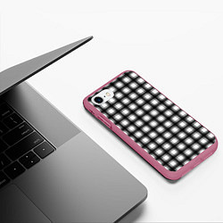 Чехол iPhone 7/8 матовый Black and white trendy checkered pattern, цвет: 3D-малиновый — фото 2