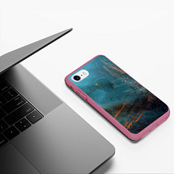 Чехол iPhone 7/8 матовый Абстрактная тёмно-синяя краска с оранжевыми мазкам, цвет: 3D-малиновый — фото 2