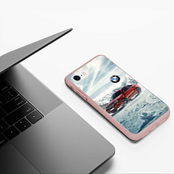 Чехол iPhone 7/8 матовый Крутая бэха в горах, цвет: 3D-светло-розовый — фото 2