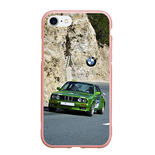 Чехол iPhone 7/8 матовый Зелёная бэха на горной дороге / 3D-Светло-розовый – фото 1
