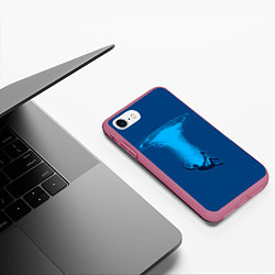 Чехол iPhone 7/8 матовый Человек упавший в океан, цвет: 3D-малиновый — фото 2