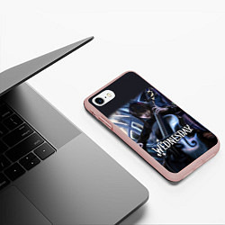 Чехол iPhone 7/8 матовый Уэнсдэй играет, цвет: 3D-светло-розовый — фото 2