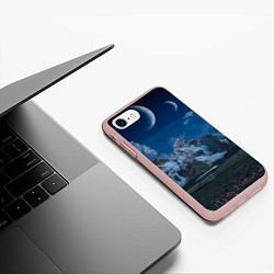 Чехол iPhone 7/8 матовый Ночные горы в природе и небо с нло, цвет: 3D-светло-розовый — фото 2