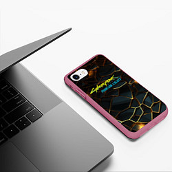 Чехол iPhone 7/8 матовый Cyberpunk 2077 phantom liberty gold abstract, цвет: 3D-малиновый — фото 2