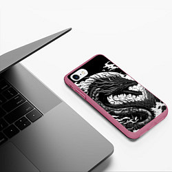 Чехол iPhone 7/8 матовый Черно-белый дракон и волны, цвет: 3D-малиновый — фото 2