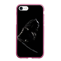 Чехол iPhone 7/8 матовый Хищник на черном фоне, цвет: 3D-малиновый