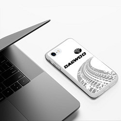 Чехол iPhone 7/8 матовый Daewoo speed на светлом фоне со следами шин: симво, цвет: 3D-белый — фото 2